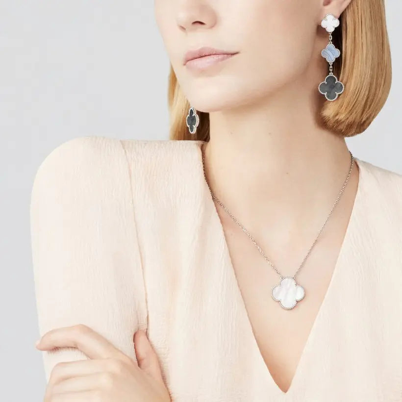 ヴァン クリーフ＆アーペルの新作、3つのパターンが揃ったマジック アルハンブラ イヤリング