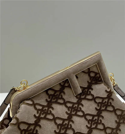 フェンディのファーストバッグ