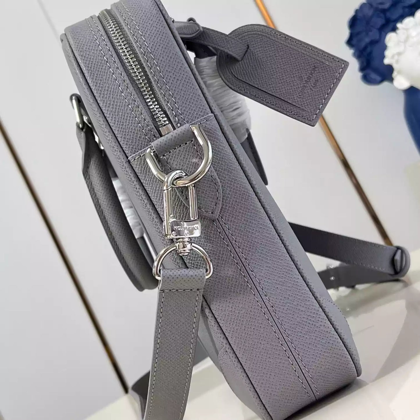 ポルト ドキュメント ヴォヤージュ PM グレー タイガレザー M11659 – LW323