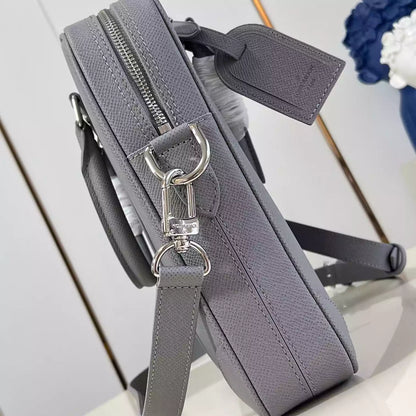 ポルト ドキュメント ヴォヤージュ PM グレー タイガレザー M11659 – LW323