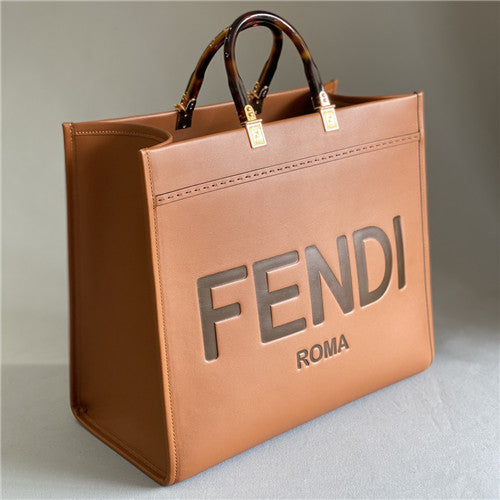 フェンディのレザーショッピングバッグ