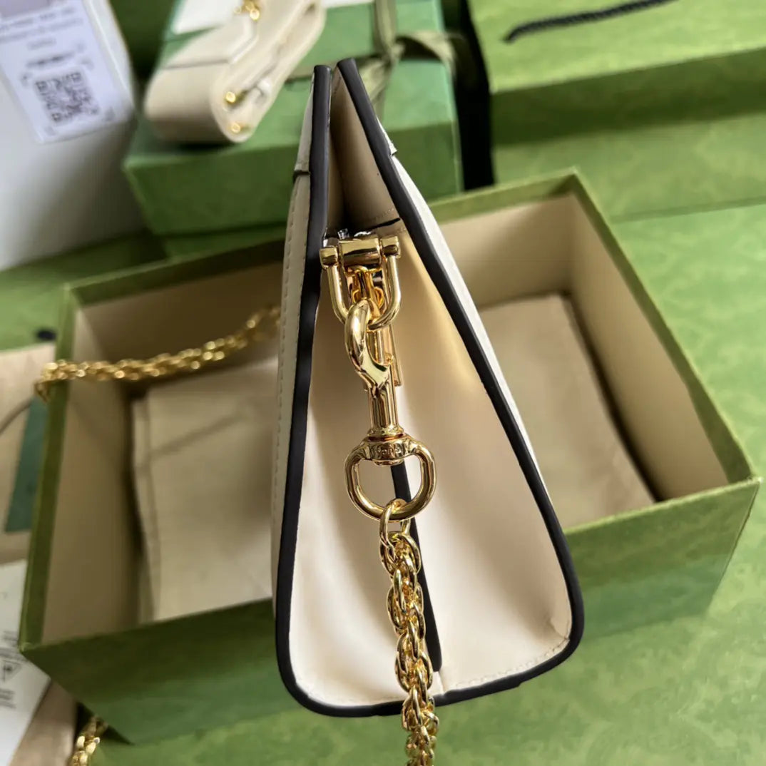 GG マトラッセ レザー スモール バッグ