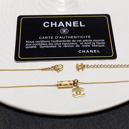 シャネルのダブルCレター細ネックレス