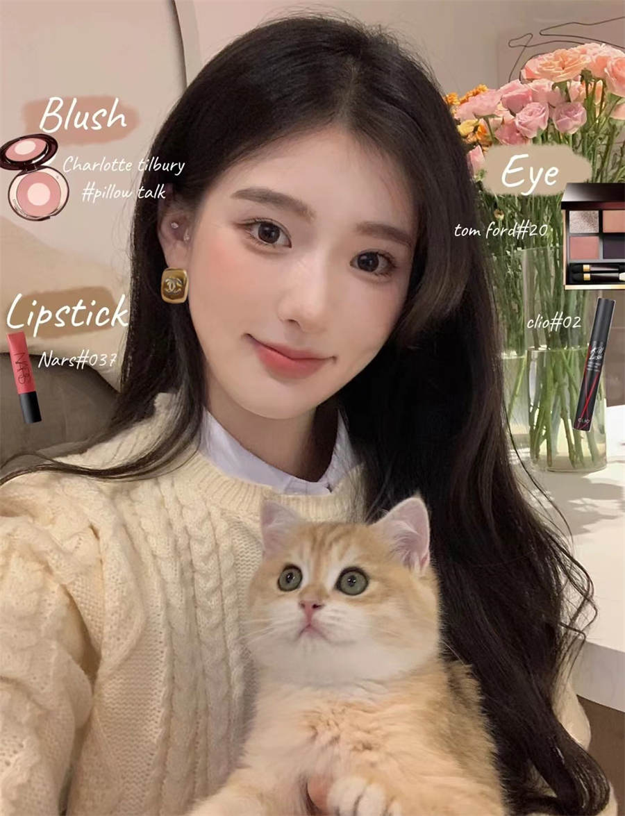 シャネルの繊細な刻印入りレタリングイヤリング