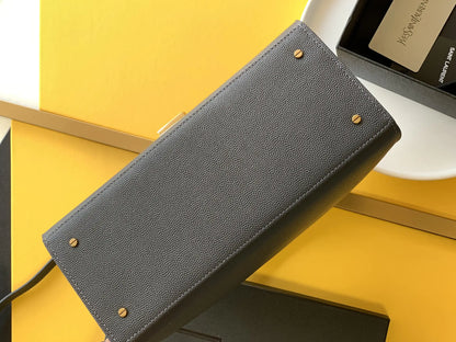 カサンドラ ミディアム トップハンドルバッグ グレイン・ド・プードル エンボスレザー