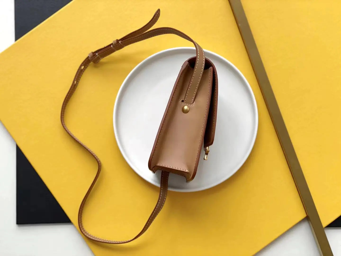 カイア ノース/サウス サッチェル（ベジタブルタンニンレザー）