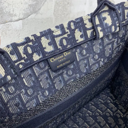 ブルーのディオール オブリーク エンブロイダリー ディオール ブック トート