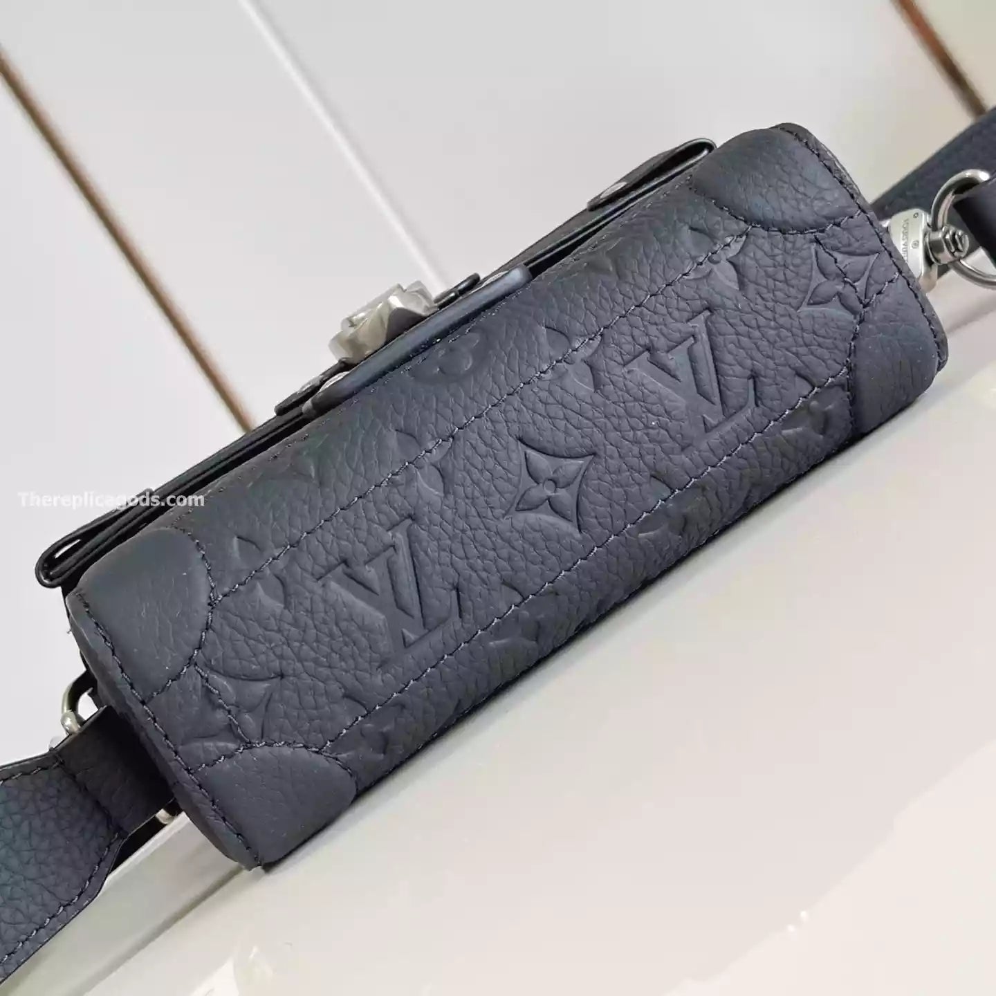 ソウルトランク クロスバッグ ブラック トリヨンモノグラム – LW298