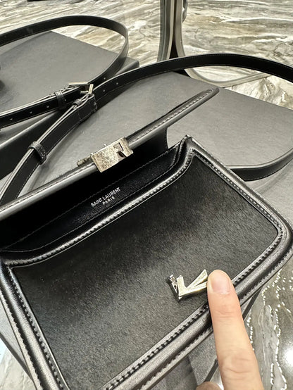 ソルフェリーノ ラッカー仕上げパテントレザー製スモールサッチェル