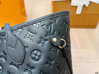 ルイ・ヴィトン M13675 LV×TM ネヴァーフルMM