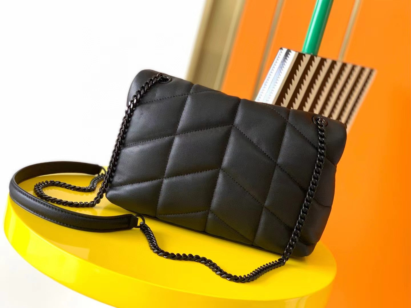 イヴ・サンローラン ルル パファー スモール キルティングレザー クラッチ（ブラック）