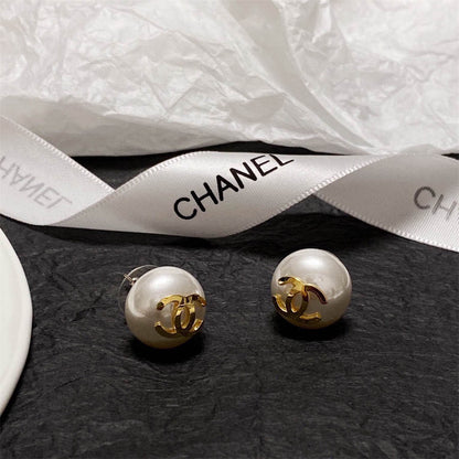 シャネルのパールイヤリング