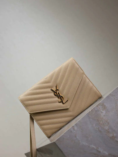 YSL カッサンドル マトラッセ フラップ ポーチ グレイン ドゥ プードル レザー 617662 V アプリコット