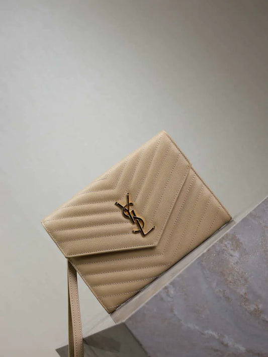 YSL カッサンドル マトラッセ フラップ ポーチ グレイン ドゥ プードル レザー 617662 V アプリコット