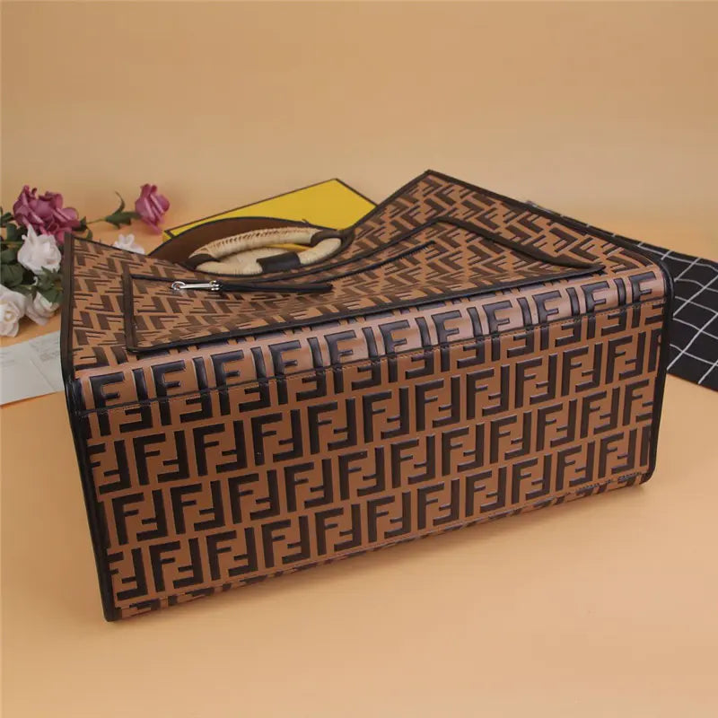 フェンディ ランナウェイ ショッピングバッグ ブラウン