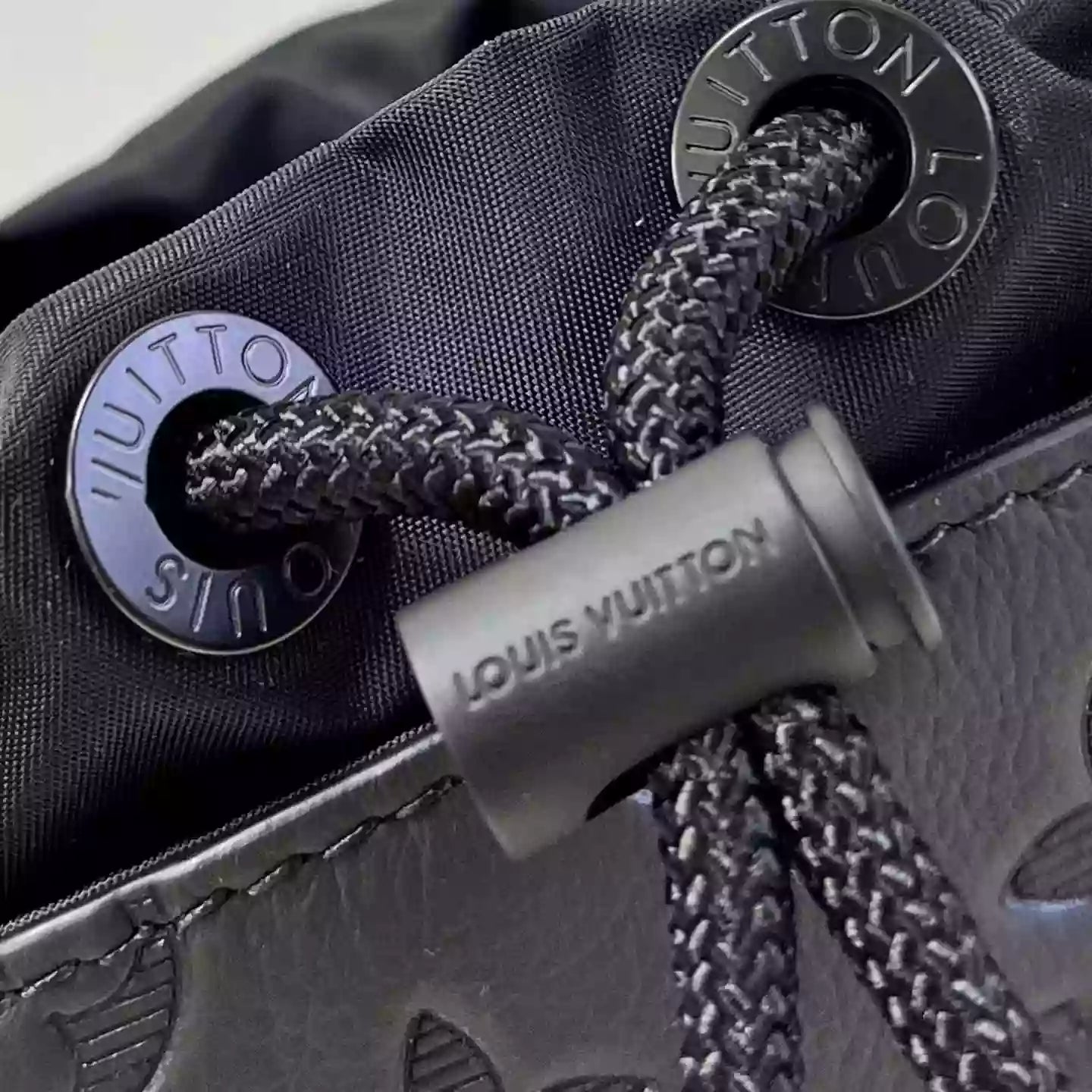 ノエ スリング ブラック カーフレザー M82248 – LW257