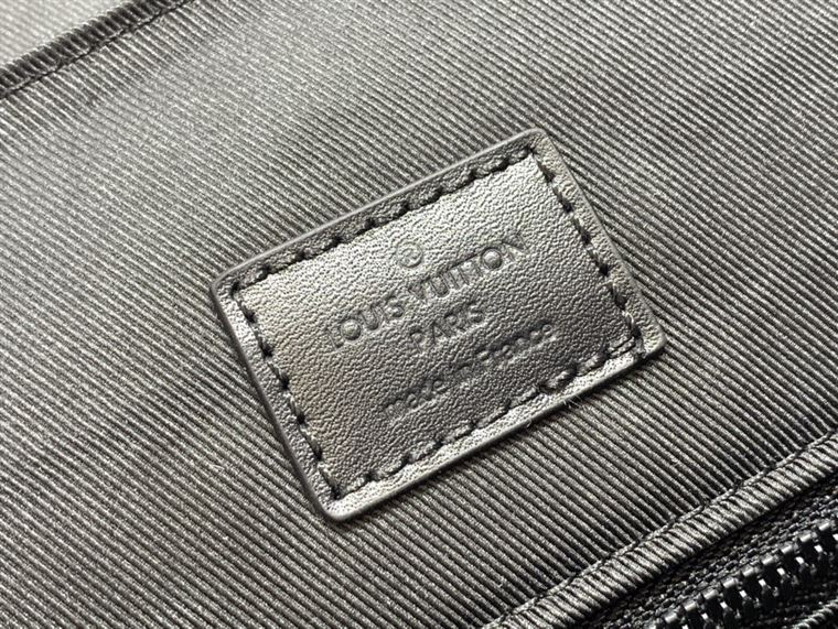 ルイ・ヴィトン クリストファー PM モノグラム マカサー – LVB054