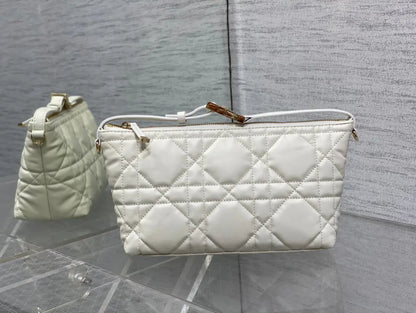 クリスチャン ディオール ミディアム トラベル ディオール ノマド ポーチバッグ