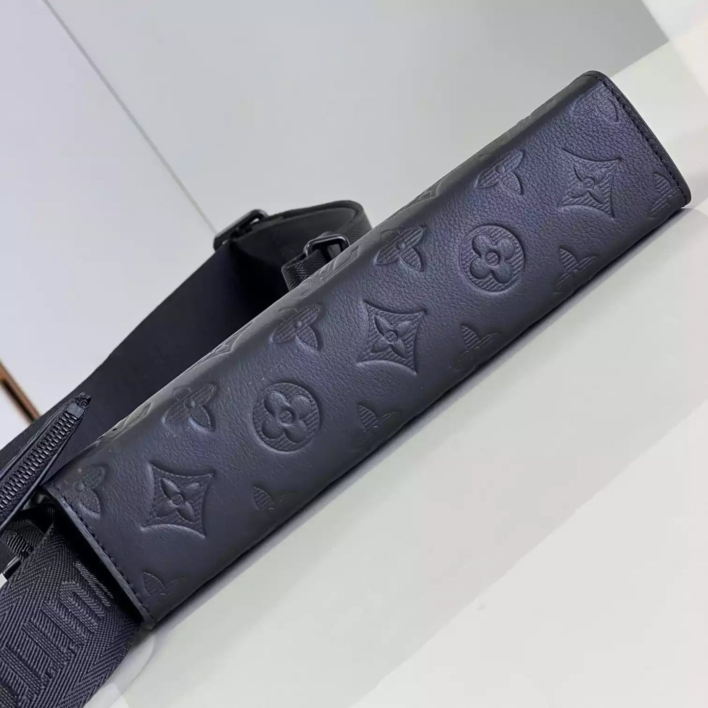 ガストン ウェアラブルウォレット ブラック M81115 – LW258