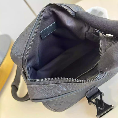 ゲッタウェイ メッセンジャーバッグ ブラック モノグラム シャドウ M12516 – LW428