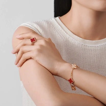 ヴァン クリーフ＆アーペルの5つのテーマパターンを備えたヴィンテージ アルハンブラ ブレスレットの新着