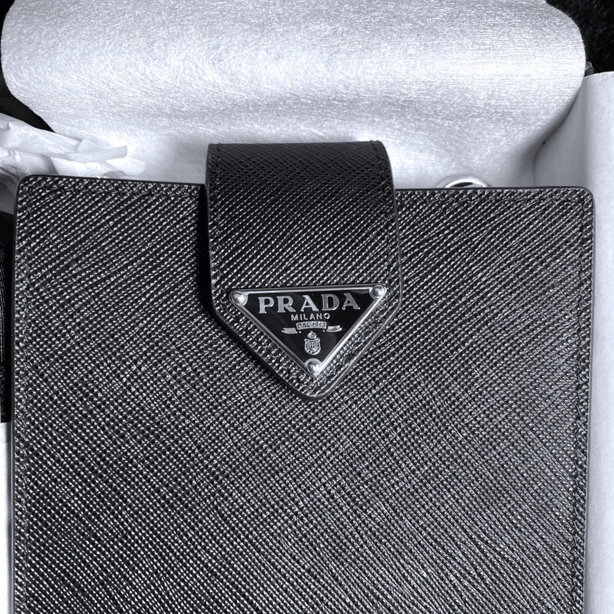 【プラダ】レザー スマホ ケース