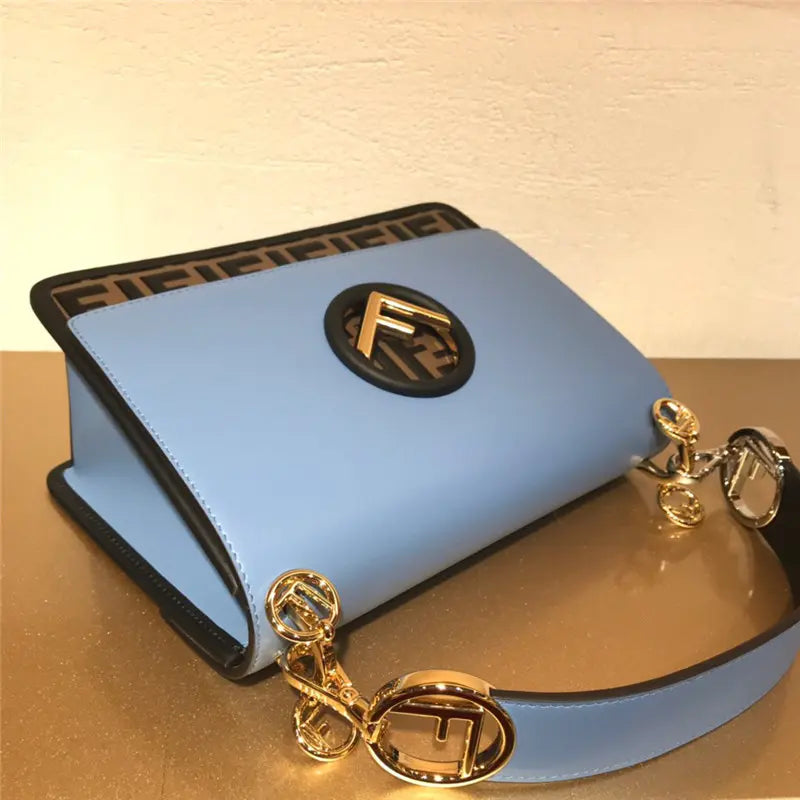 ショルダーバッグの時はスリット