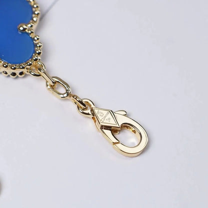 ヴァン クリーフ＆アーペルの四つ葉のクローバーとブルーカルセドニーのブレスレット