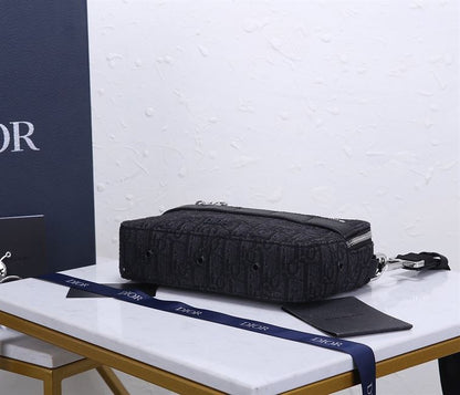 ディオール オブリーク サファリ メッセンジャー – DIO038