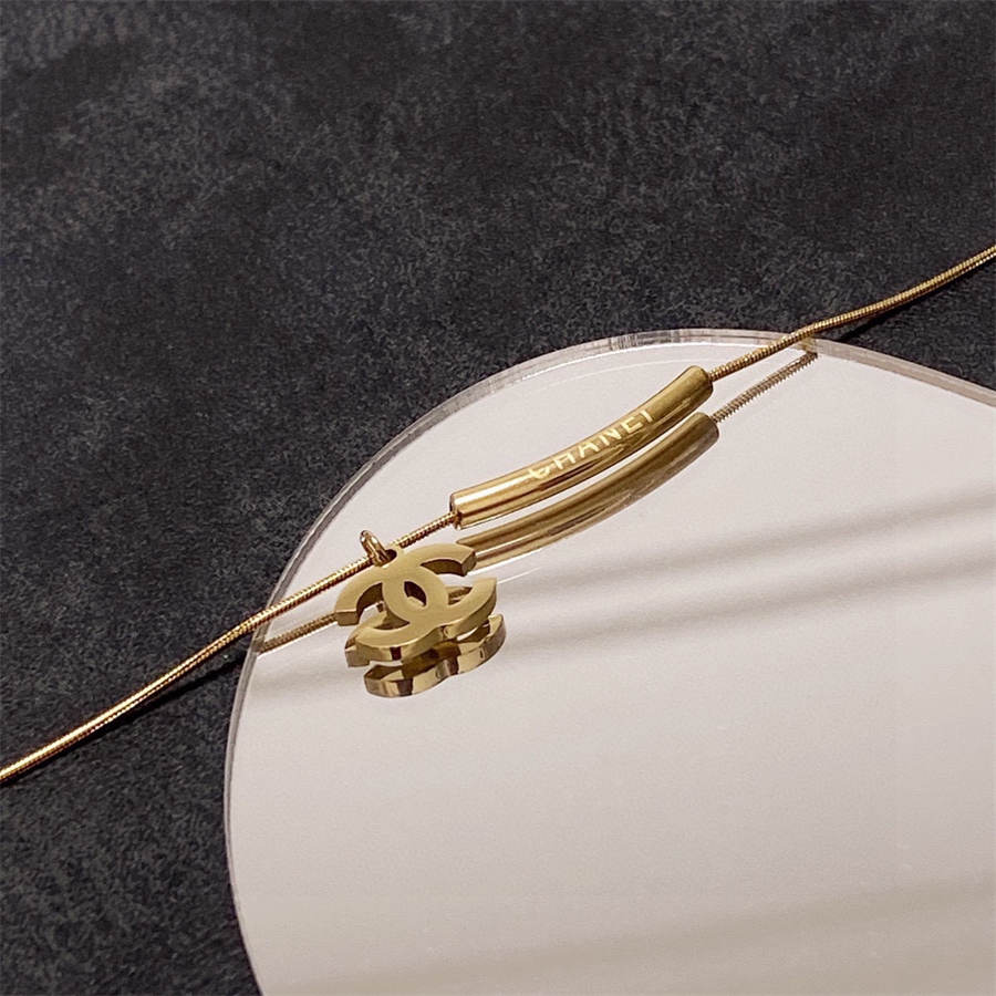 シャネルのカーブしたイングリッシュチェーン