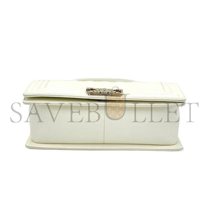 シャネル キャビア ミディアム キルティング ボーイ フラップ ホワイト A67086 (25*15*8cm)