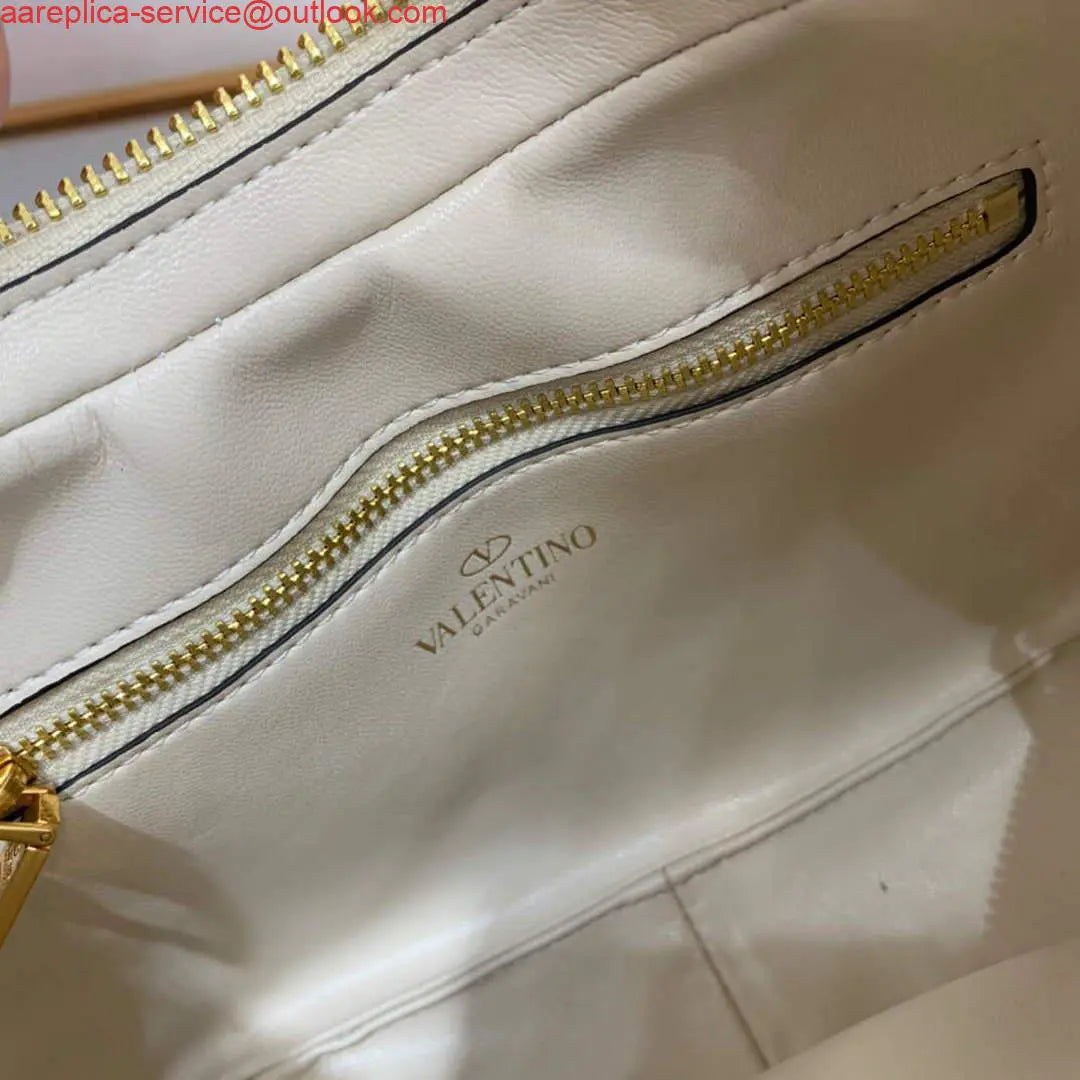 ヴァレンティノ WB0K69EIM スタッドサイン カーフスキン ホーボーバッグ ライトアイボリー