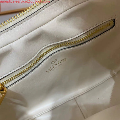 ヴァレンティノ WB0K69EIM スタッドサイン カーフスキン ホーボーバッグ ライトアイボリー