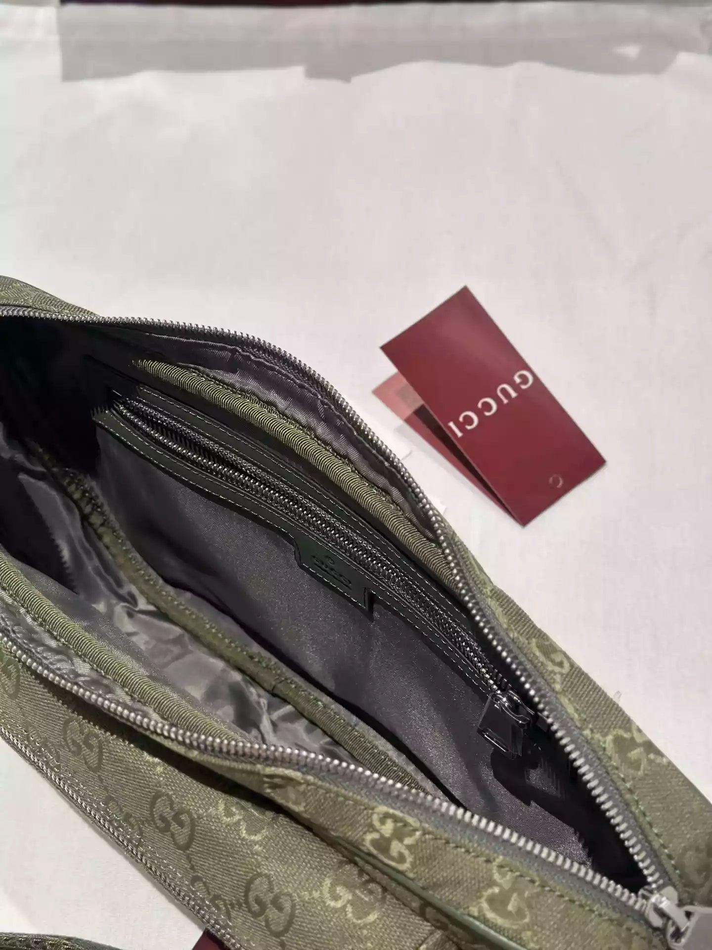 オフィディア スモール スリングバッグ（ベージュ GG キャンバス） – BG065