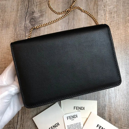 フェンディ チェーンウォレットバッグ