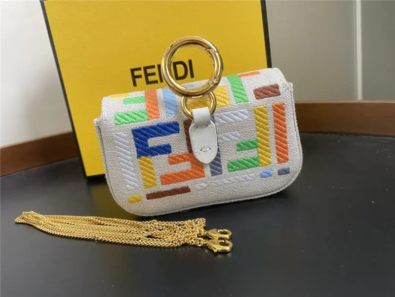 フェンディ ナノバゲットバッグ