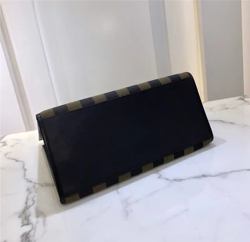 フェンディ ショッピングバッグ ロゴ