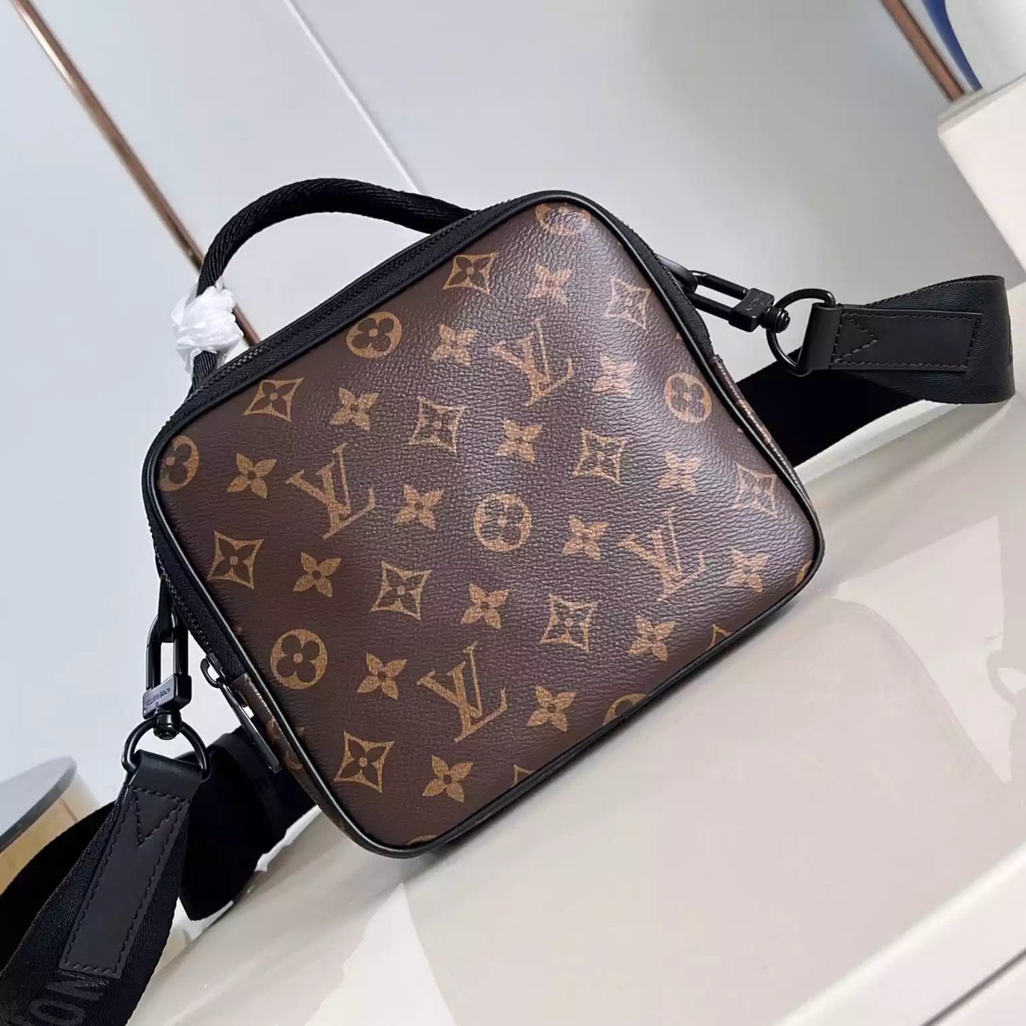 クエスト メッセンジャーバッグ モノグラム マカッサル コーティングキャンバス M46973 – LW449