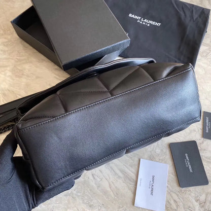 キルティングラムスキンのパファーミディアムバッグ