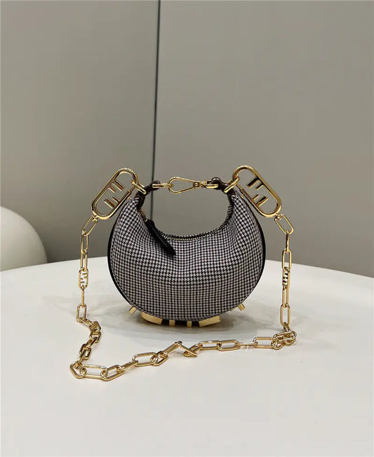 フェンディ クレセント アンダーアームバッグ