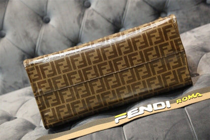 フェンディ ショッピングロゴバッグ