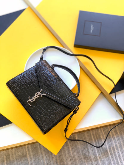 カサンドラ ミディアム トップハンドルバッグ グレイン・ド・プードル エンボスレザー