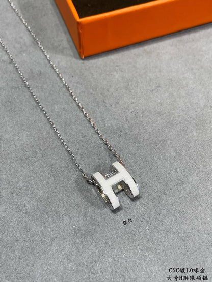 エルメスのロゴネックレスの卸売