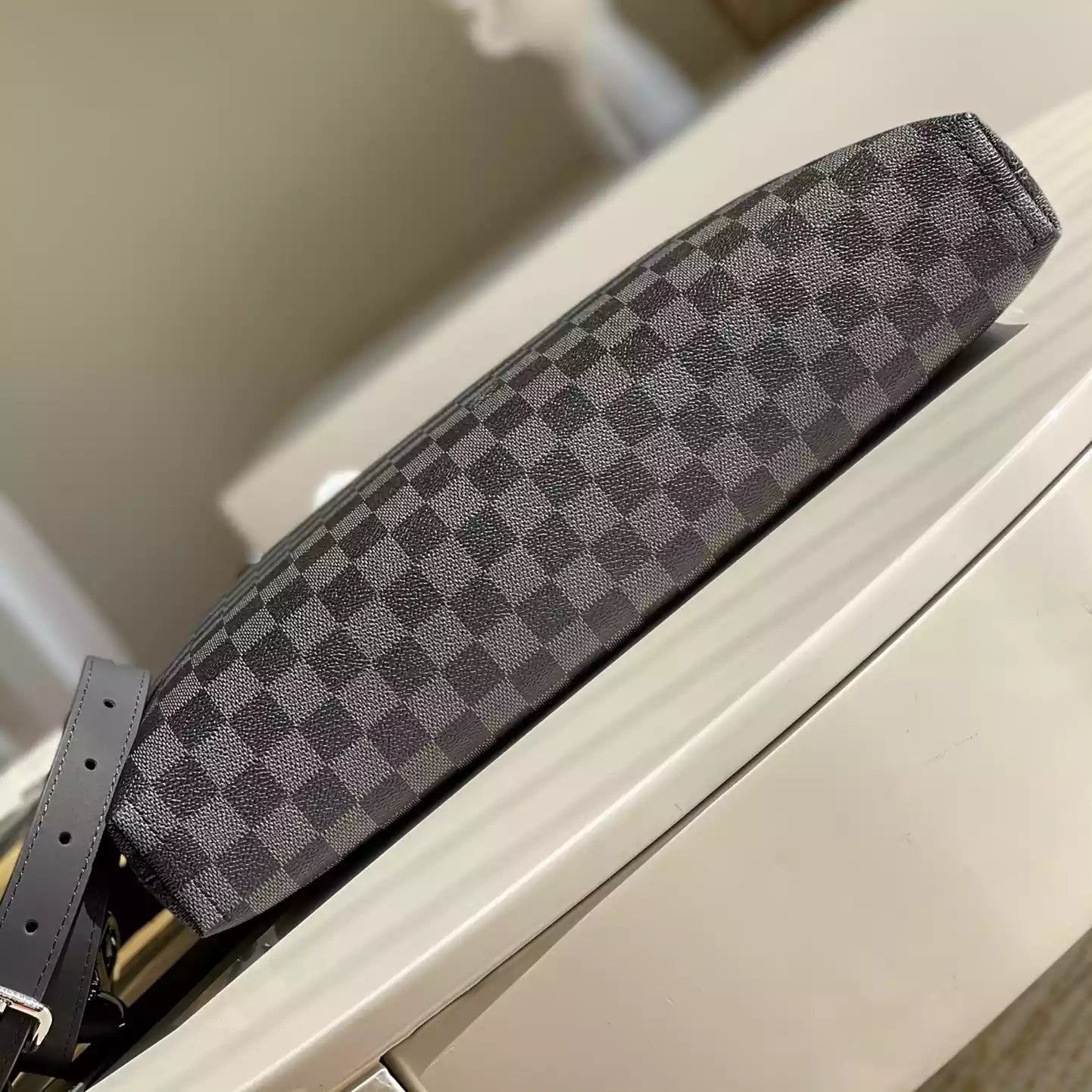 デイドキュメントホルダー グラファイト チェッカー N48260 – LW324