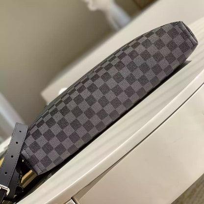 デイドキュメントホルダー グラファイト チェッカー N48260 – LW324