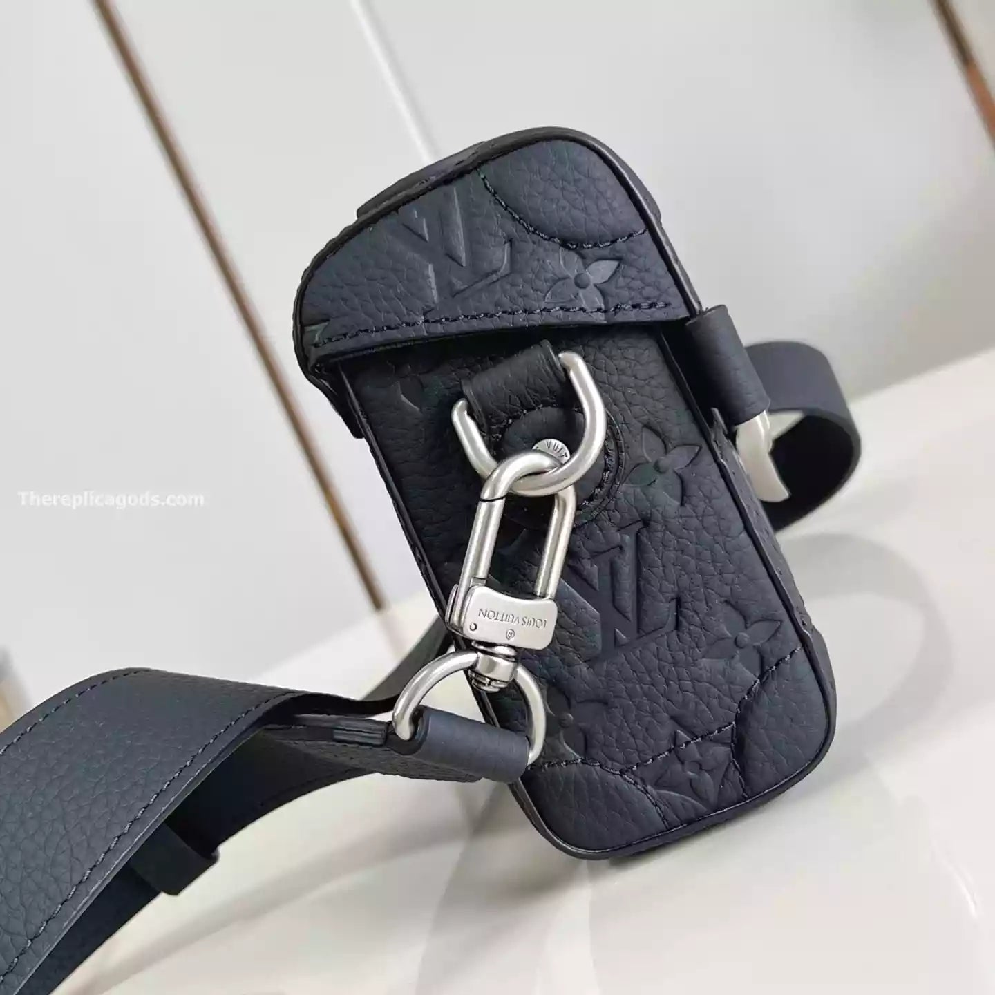 ソウルトランク クロスバッグ ブラック トリヨンモノグラム – LW298