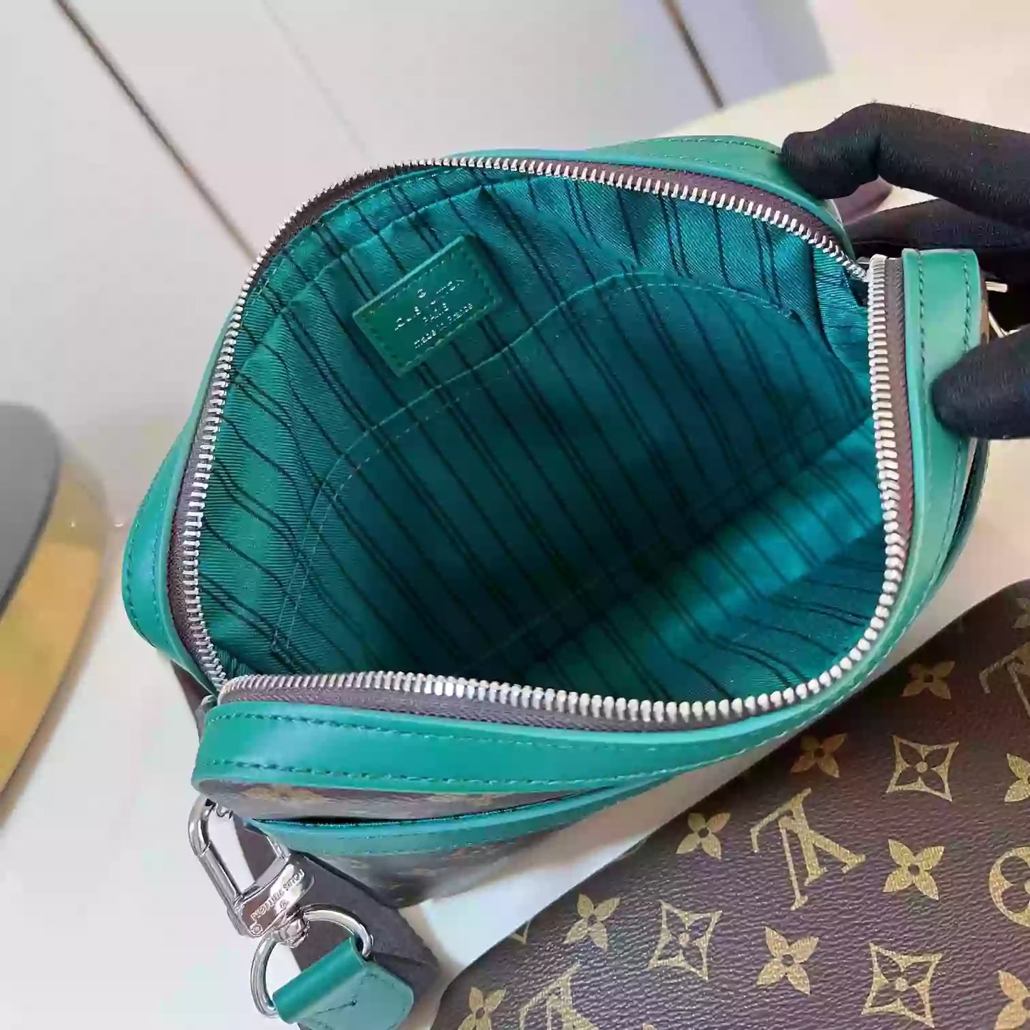 トリオ メッセンジャーバッグ ボルネオグリーン モノグラム マカッサル M12766 – LW294