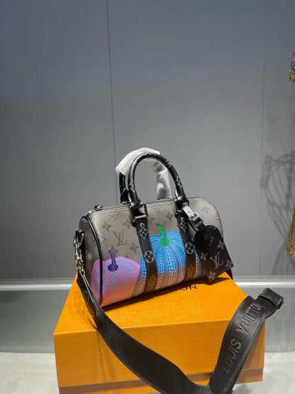 ルイ・ヴィトン クサマ リバース モノグラム エクリプス キーポル 25