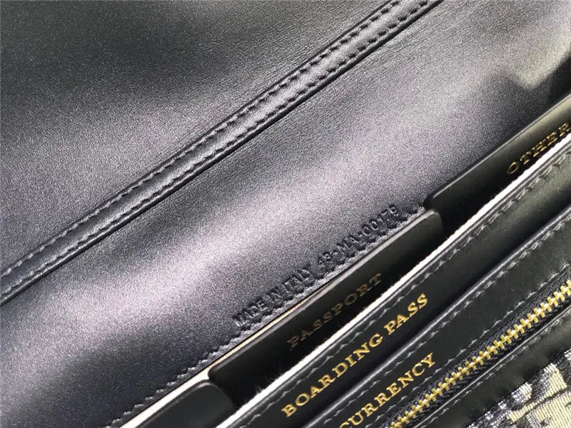 ディオールのチェーンバッグ