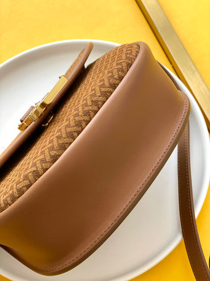 KAIA スモールサッチェル（スムースヴィンテージレザー）